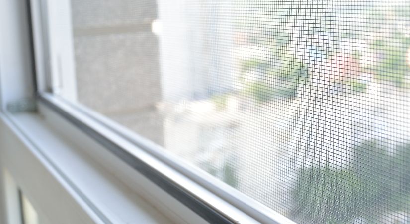 Colocación de mosquiteras en ventanas - Climalit